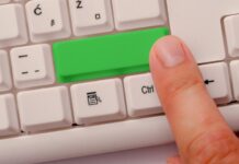 Как вводить код в постамате Ozon