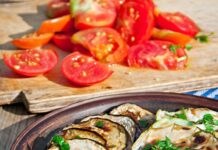 Кабачки в духовке с овощами