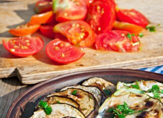 Кабачки в духовке с овощами