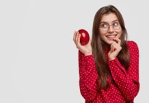 Красное яблоко во сне: значение для женщин