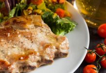 Капуста с курицей в духовке