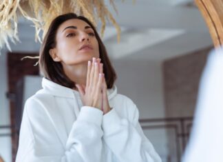 Молитва во сне: значение для женщин